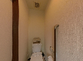 手すり付きのトイレ空間