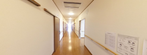 広々とした介護施設の廊下
