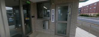 介護施設のエントランスと外観