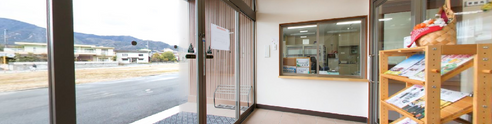 介護施設の広いエントランスホール