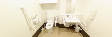 介護施設の清潔なトイレ空間
