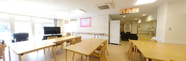 ゆとりある介護施設の共有リビング