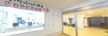 清潔感溢れる介護施設の受付