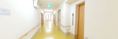 介護施設の手すり付き廊下