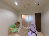 共用トイレの明るい空間