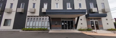 モダンな建築の介護施設全景