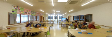 広々とした共用ダイニングエリア