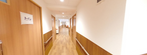 ケアホームの広々とした廊下