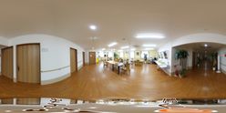 開放感のある介護施設の共有エリア
