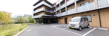 現代的な介護施設の外観