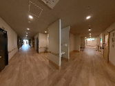 明るい廊下の風景