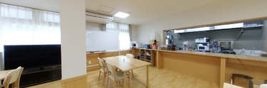 ケア施設の共用リビングエリア