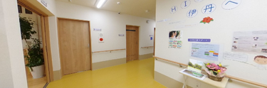 エントランスホールにて仕事風景