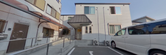 施設前の住宅街の光景