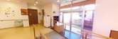 ケアホームの広々とした廊下
