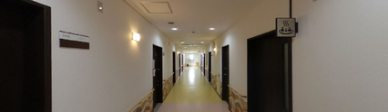 綺麗な介護施設の内部廊下
