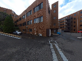 広々とした建物の外観