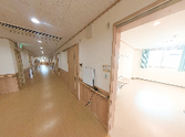 広々とした廊下空間