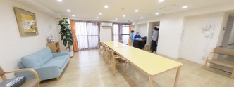 広々とした共用ラウンジ