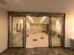 広々とした明るいエントランス