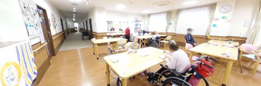介護職員が働く施設内部
