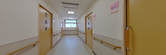 清潔感のある介護施設の廊下
