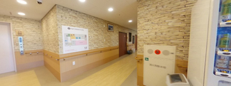 職員と訪問者を迎えるエントランス