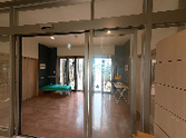 広々とした明るいエントランス