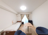 居室と洗面台のある個室  