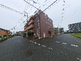 住宅街の施設前道路  