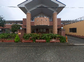 住宅街にある建物外観  