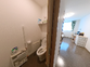 明るい個室トイレ  