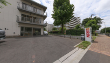 介護施設の入り口と外観