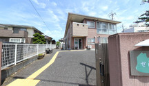 介護施設外観と入口