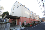 落ち着いた住宅街の介護施設
