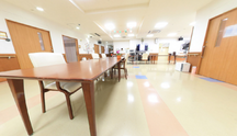 温かみのある介護施設の内観