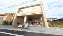 介護施設のエントランス外観