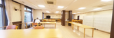 広々とした共用食堂の内観