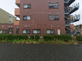 外観の建物前通りです  
