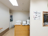 明るい食堂の様子  
