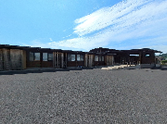 開放的な建物の外観