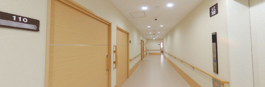 介護施設の広々とした廊下