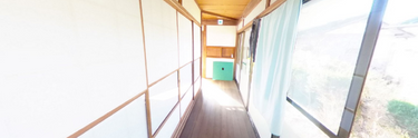 介護施設の木造廊下