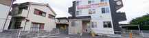 介護施設の正面とその周辺