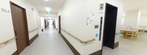 介護施設内の廊下と共有スペース