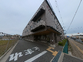 通り沿いの建物外観