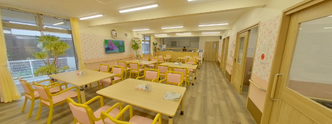 温かみのある介護施設の食堂