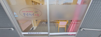 ケアホームの入口と外観