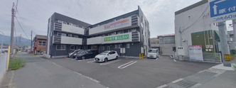 都市の平穏な街並み風景