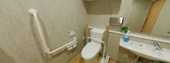 介護施設の清潔なトイレ空間